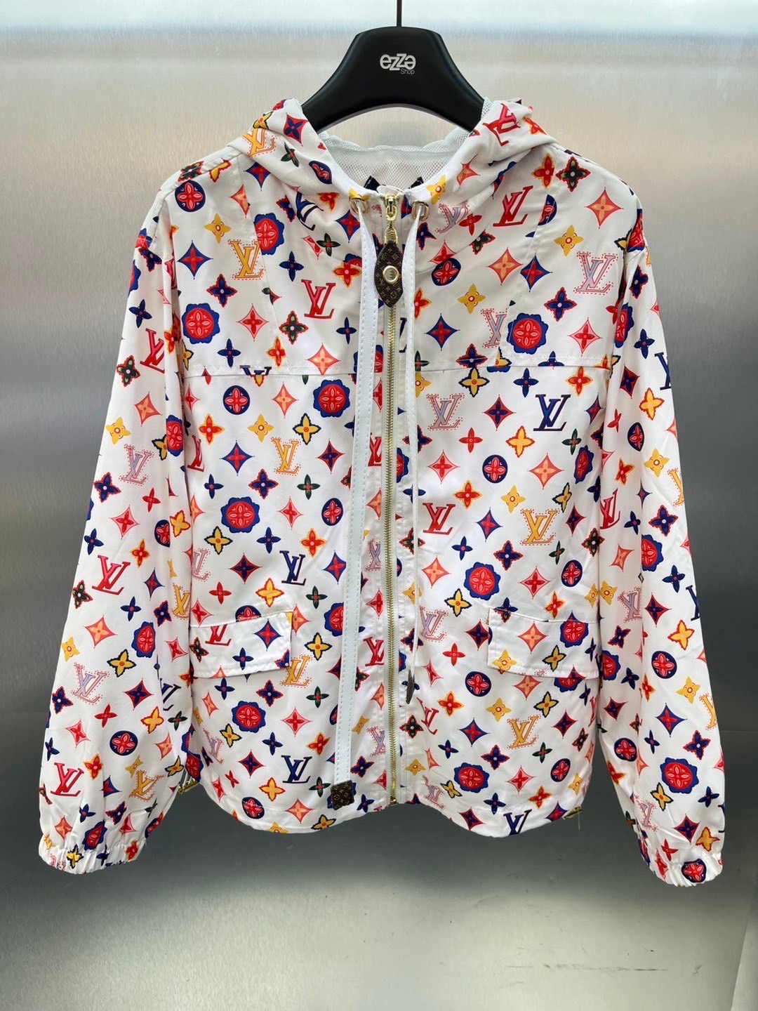 แจ็คเก็ต LV monogram multicolors แต่งฮู้ด ซับในอย่างดี สวยคอลล่าสุด งานสวยไฮเอ็น ใส่สบาย : สินค้าคุณภาพ (พร้อมส่ง)