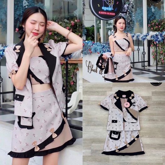 Set กระโปรง 3ชิ้น ตัวเสื้อครอปสายเดี่ยวแต่งอะไหล่โบว์เล็กๆ เนื้อผ้าพิมพ์ลายดอกไม้เแต่งระบายเฉียงสลับ กับผ้าสีพื้นเสริมฟองน้ำและซิปหลังอย่างดี สายปรับไม่ได้ มาพร้อมกับกระโปรงเอวสูง ทรงเป๊ะ : สินค้าคุณภาพ (พร้อมส่ง)