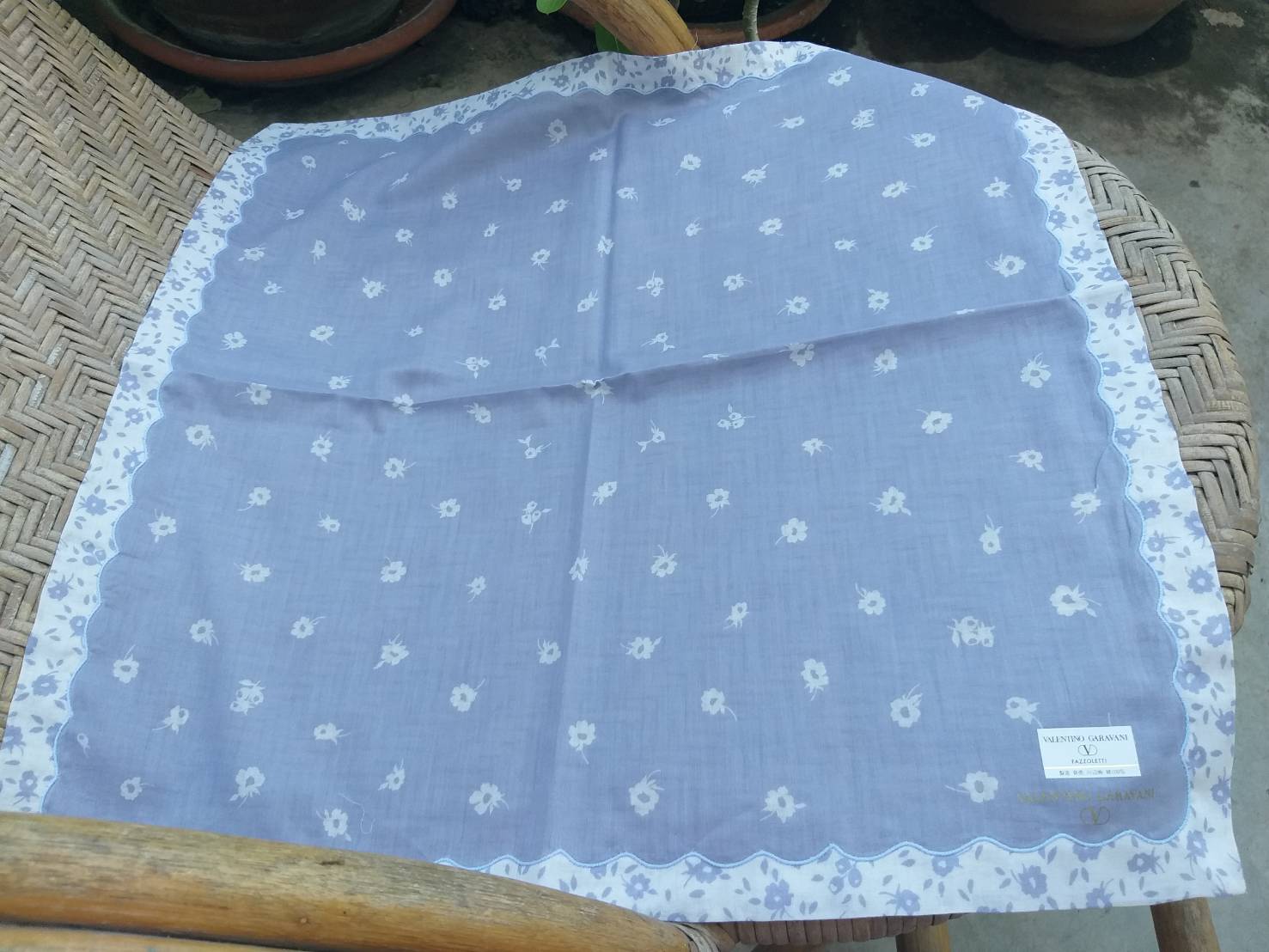 ผ้าเช็ดหน้า Valentino Garavani สวยหวานน่ารัก