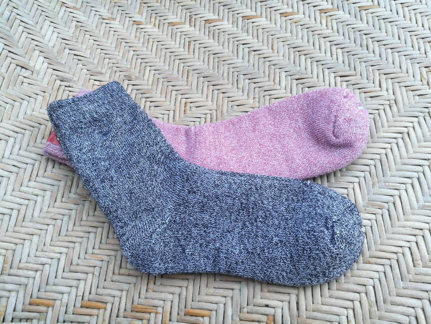 ถุงเท้าเนื้อหนาฟู สำหรับอากาศหนาวจัด 2คู่