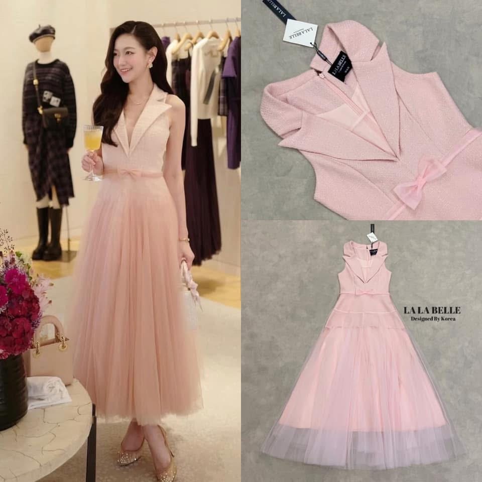 เดรสผ้าทวิตคอปกสูทคอวีช่วงอกวีมีซีทูให้แขนกุดเอวเข้ารูปมีโบว์แต่งช่วงเอวเหมือนเข็มขัดกระโปรงยาวผ้าตาข่ายซีทูและซับในยาว3ชั้น ใส่สบาย : สินค้าคุณภาพ (พร้อมส่ง)