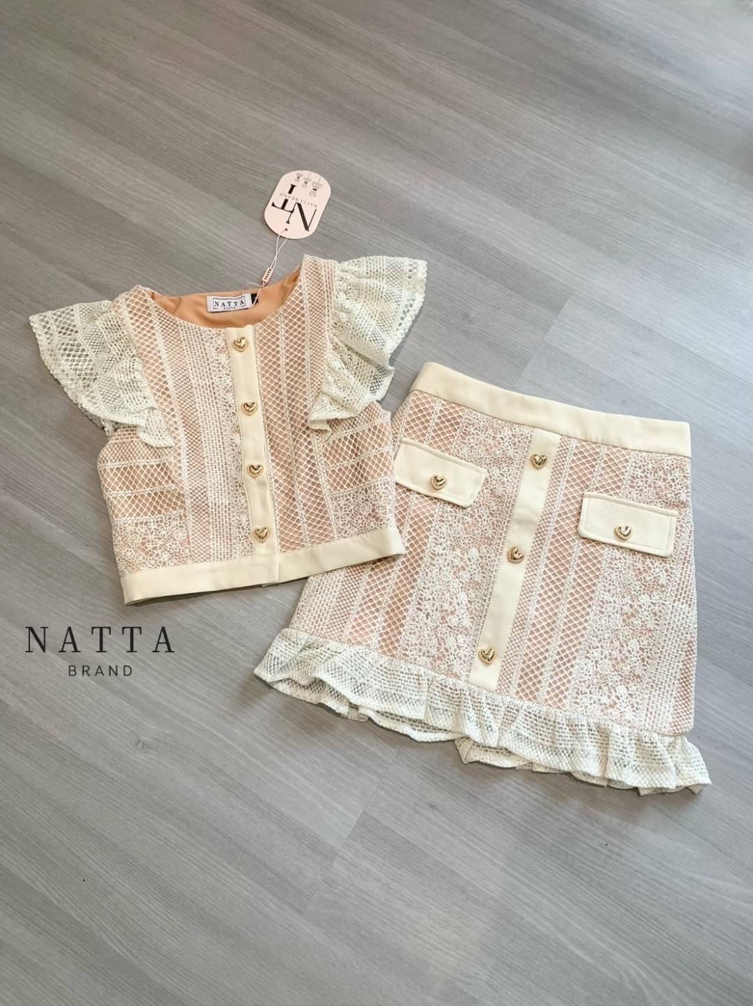 ชุด Set ผ้าลูกไม้อย่างดี เสื้อแต่ง ดีเทลแขน เพิ่มความน่ารักด้วย กระดุมหัวใจ มาพร้อมกระโปรง งานผ้าลูกไม้ สินค้าคุณภาพ (พร้อมส่ง)