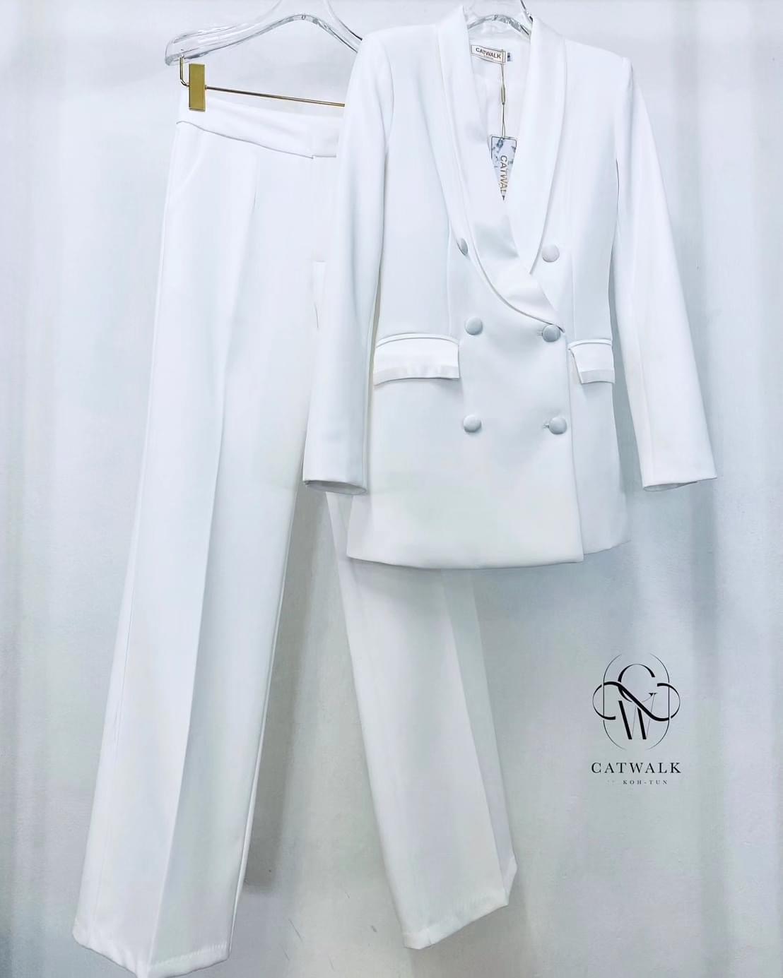 เซตสูทปกเลื่อม+กางเกงขาตรง เนื้อผ้าเกรดเอ เนื้อนุ่มเป็นทรงใส่สบาย ตัวสูทเป็นทรงเข้ารูป งานhiend ใส่สบาย สินค้าคุณภาพ (พร้อมส่ง)