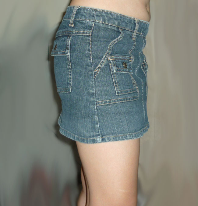 กระโปรงยีนส์ดีไซน์เก๋ๆ น่ารักมากตัวนี้ 30-34-12