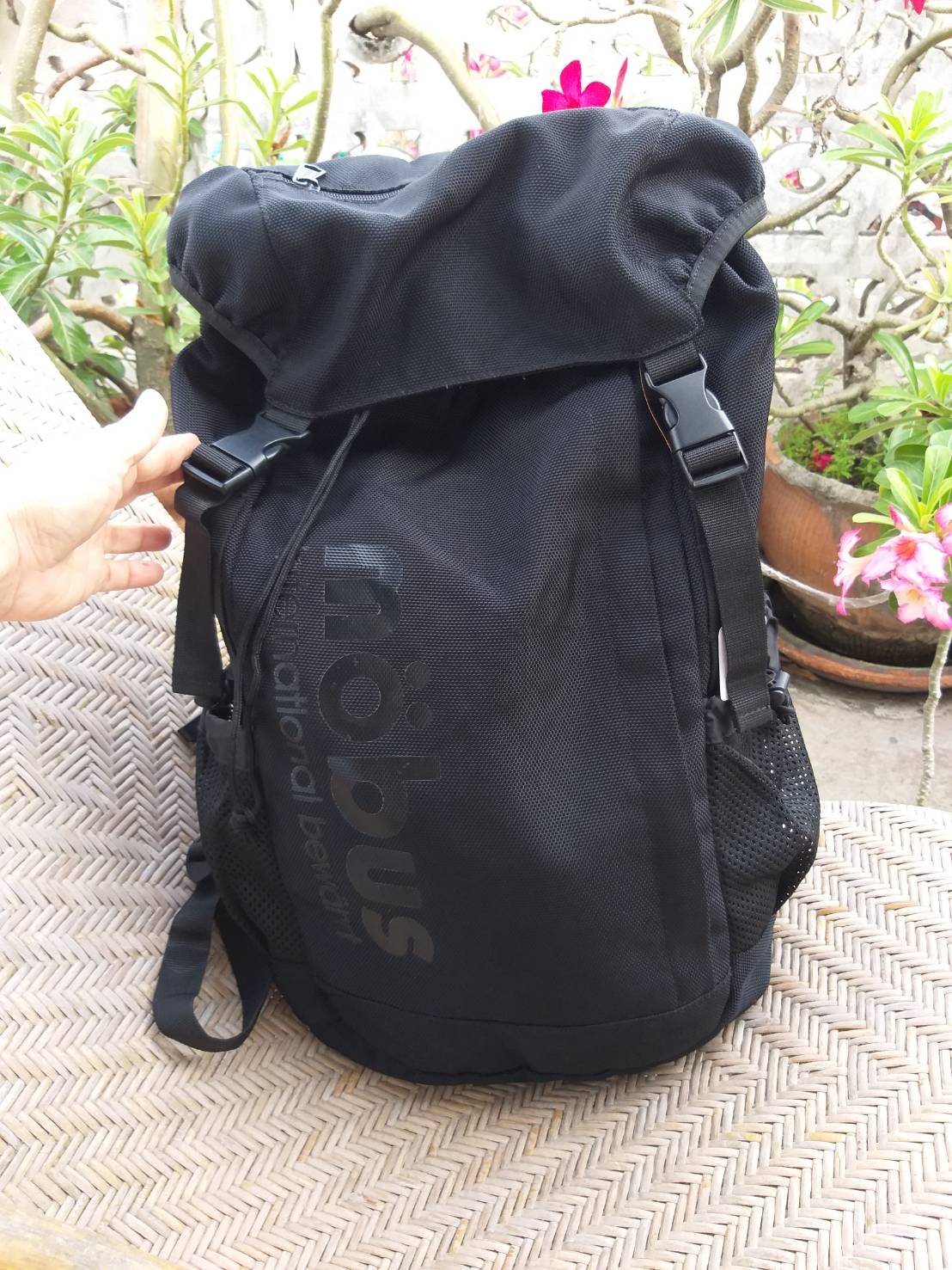 กระเป๋าเป้ mobus มีช่องใส่โน๊ตบุ๊ค ใบใหญ่ค่ะ