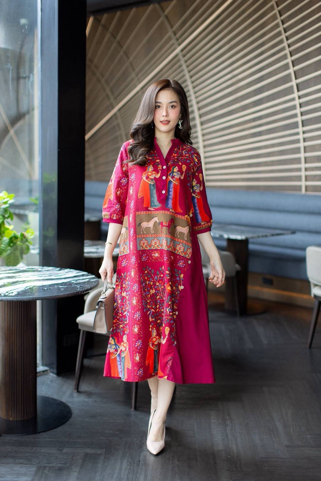 เดรสเชิ้ตผ้าฝ้ายลินินเกาหลี ตัดต่อแถบสีพื้น พิมพ์ลวดลายการเล่าเรื่องสไตส์อียิปต์กราฟฟิก ตัดด้วยสีผ้าพื้นได้อย่างสวยงาม ใส่สบาย : สินค้าคุณภาพ (พร้อมส่ง)