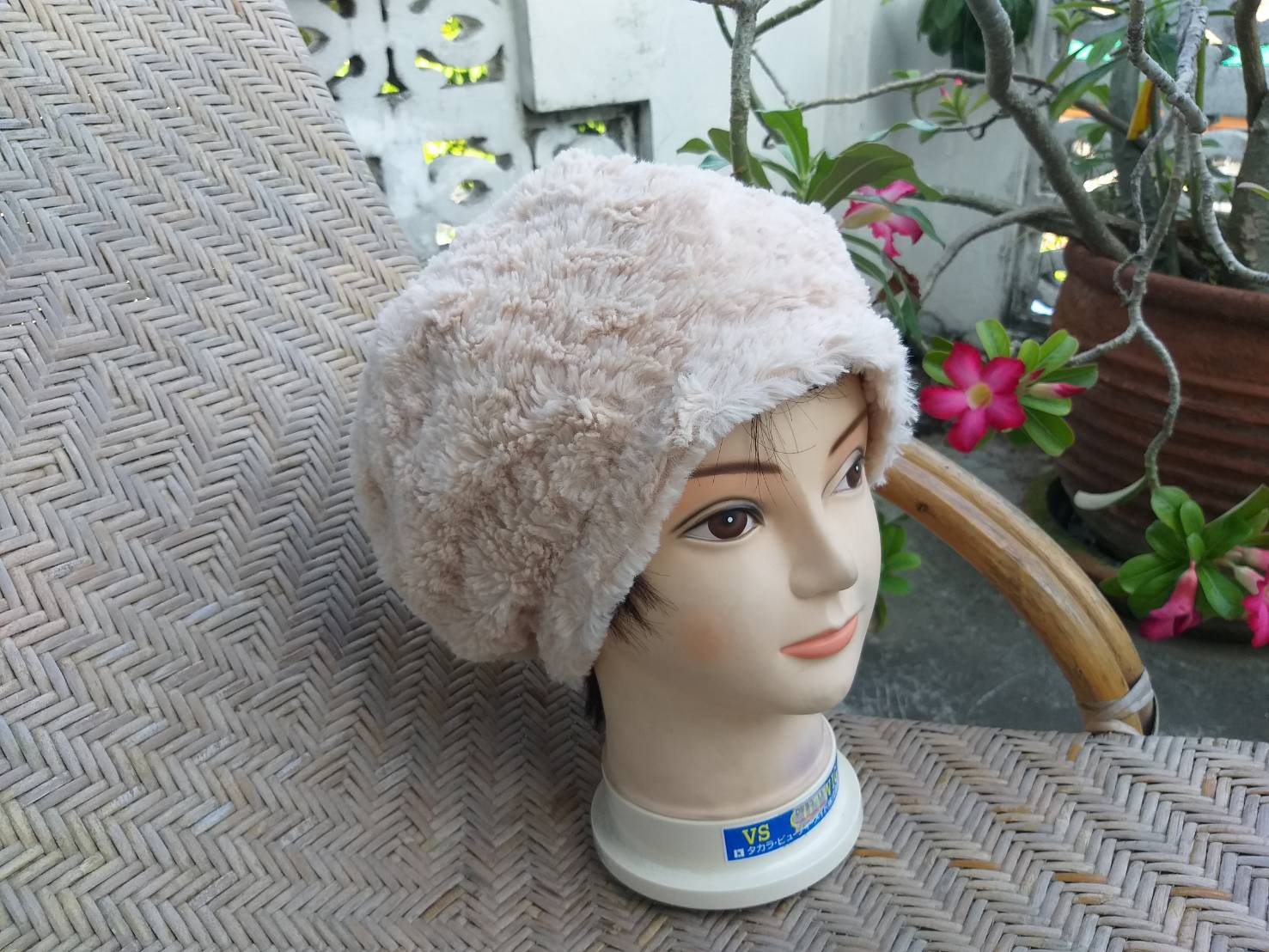 หมวกเฟอร์นุ่มๆ ทรงฟักทองน่ารักมากใบนี้ เกร๋ๆ