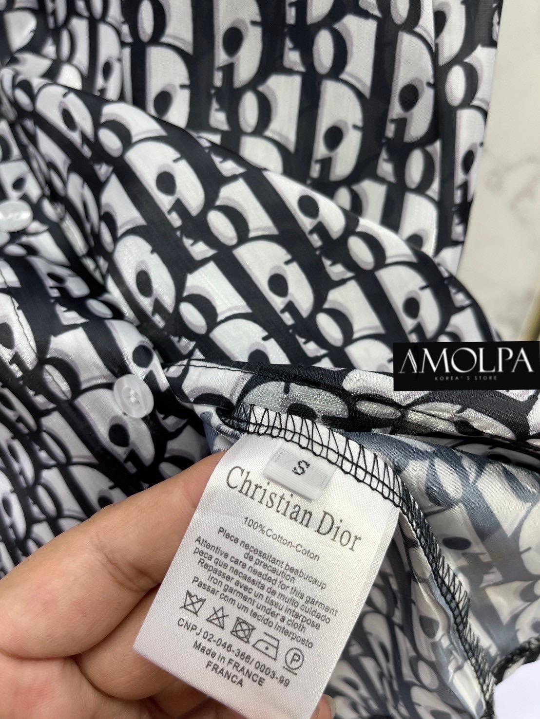 เสื้อเชิ้ตผ้าไหมเกาหลี CD. สวยหรูดูแพง แสงออก ดีเทลละเอียดทุกจุด ลายใหม่ ใส่สบาย : สินค้าคุณภาพ (พร้อมส่ง)