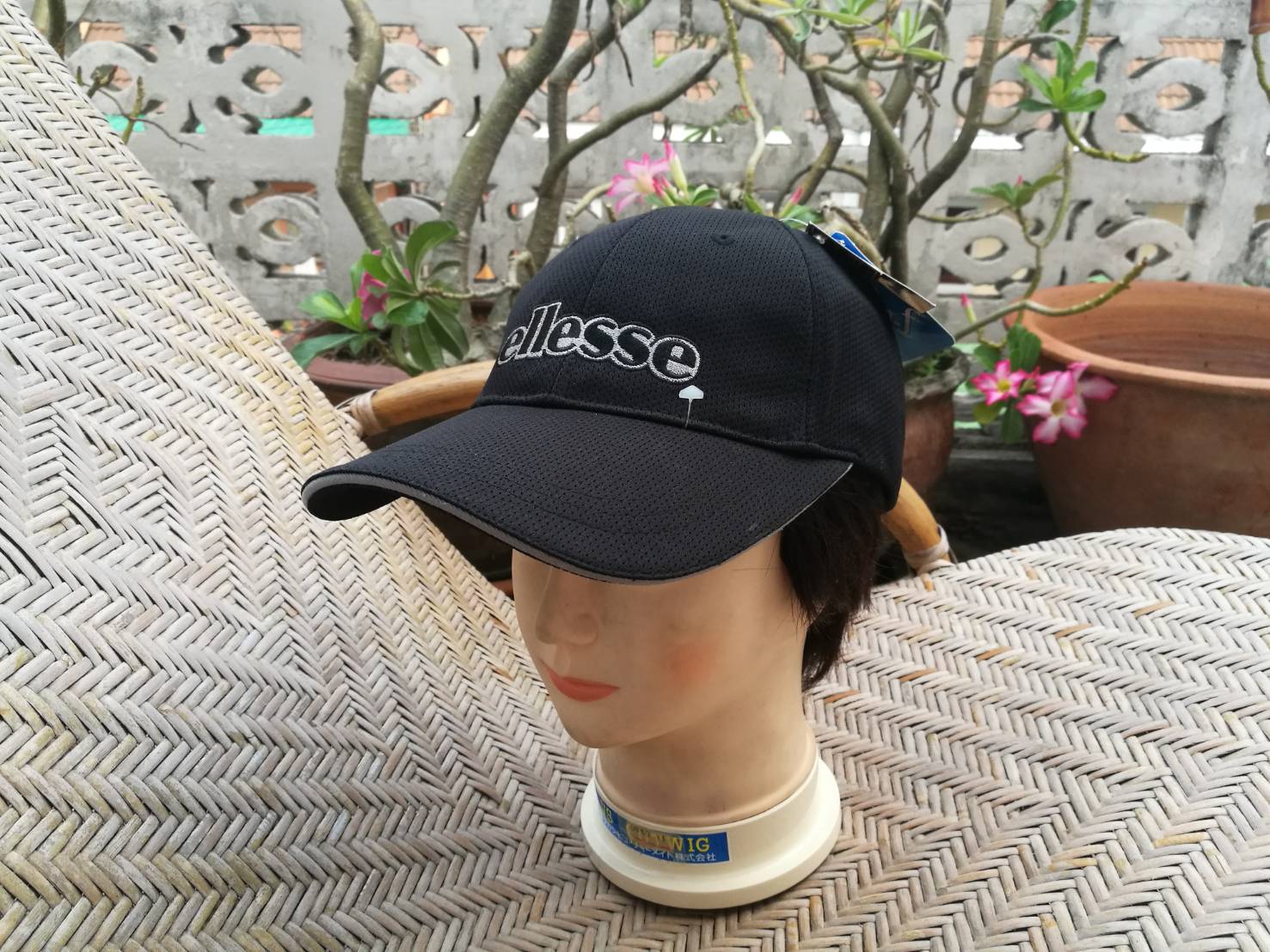 หมวกแก๊ปสีดำ ellesse (ของใหม่)