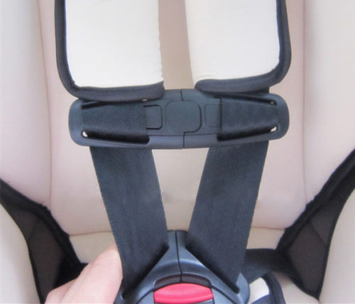 [ขายส่ง 12 ชิ้น] ที่ล็อคสายคาร์ซีท รวบสายเข็มขัด Chest Clip Guard For Car Seat by NanaBaby