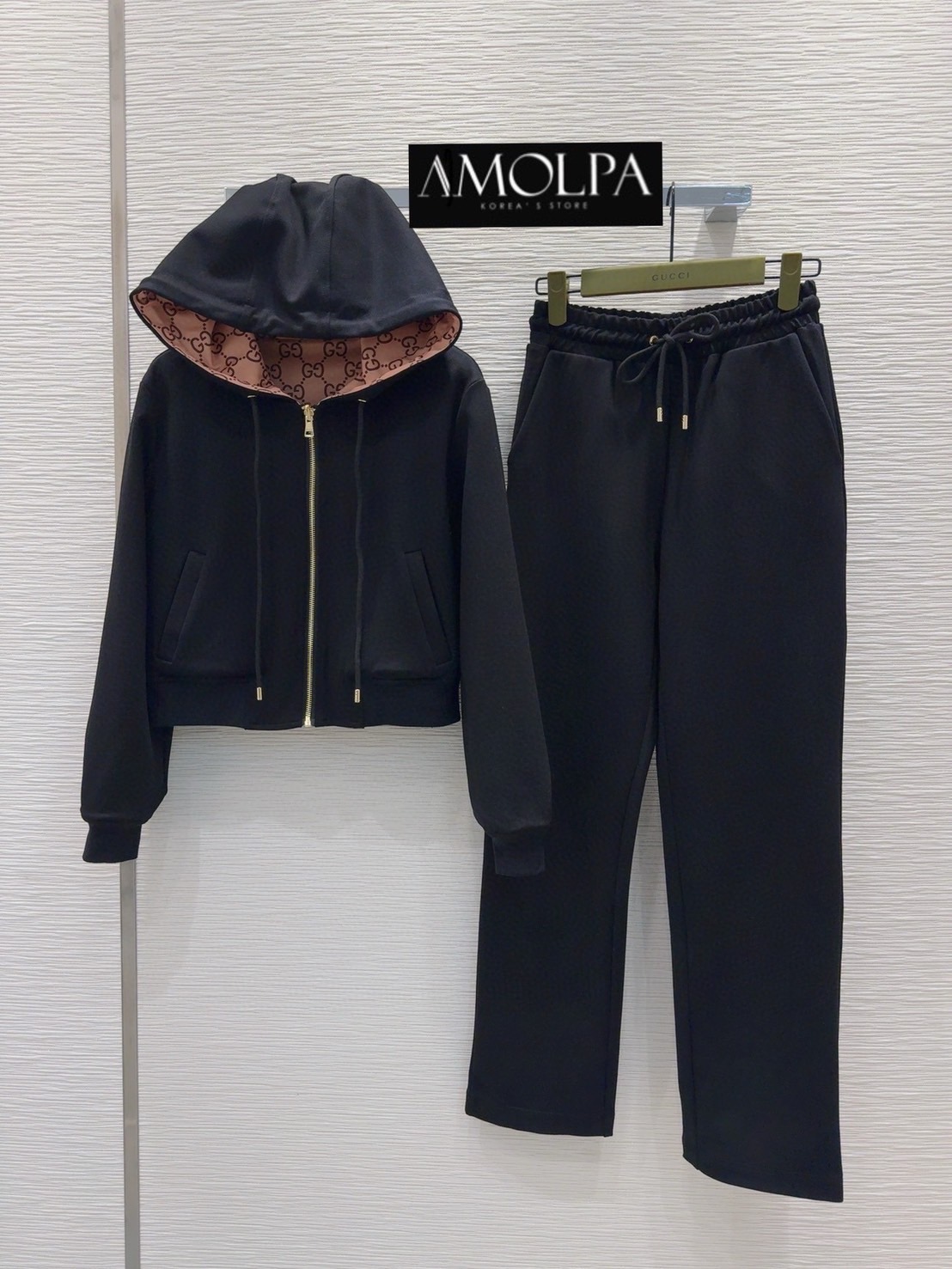 SET JACKET GG งาน hiend ใส่ได้ทั้ง 2 ด้าน ด้านเรียบ ด้านลาย GG สวยหรูดูแพง เนื้อผ้าดีม๊าก ผ้าใส่สบายมากก ใส่สบาย : สินค้าคุณภาพ (พร้อมส่ง)