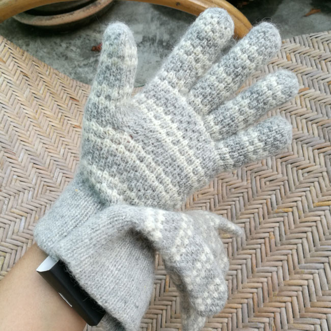 ถุงมือไหมพรมขนสัตว์ (ของใหม่)