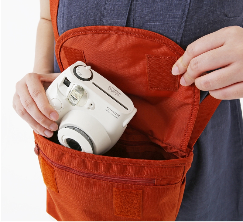 DINIWELL MESSENGER BAG กระเป๋าสะพายอเนกประสงค์ ใส่ได้ทั้งทำงาน ท่องเที่ยว ช่องเยอะ น้ำหนักเบา ผลิตจากไนล่อนคุณภาพสูง กันน้ำ มี 4 สีให้เลือก