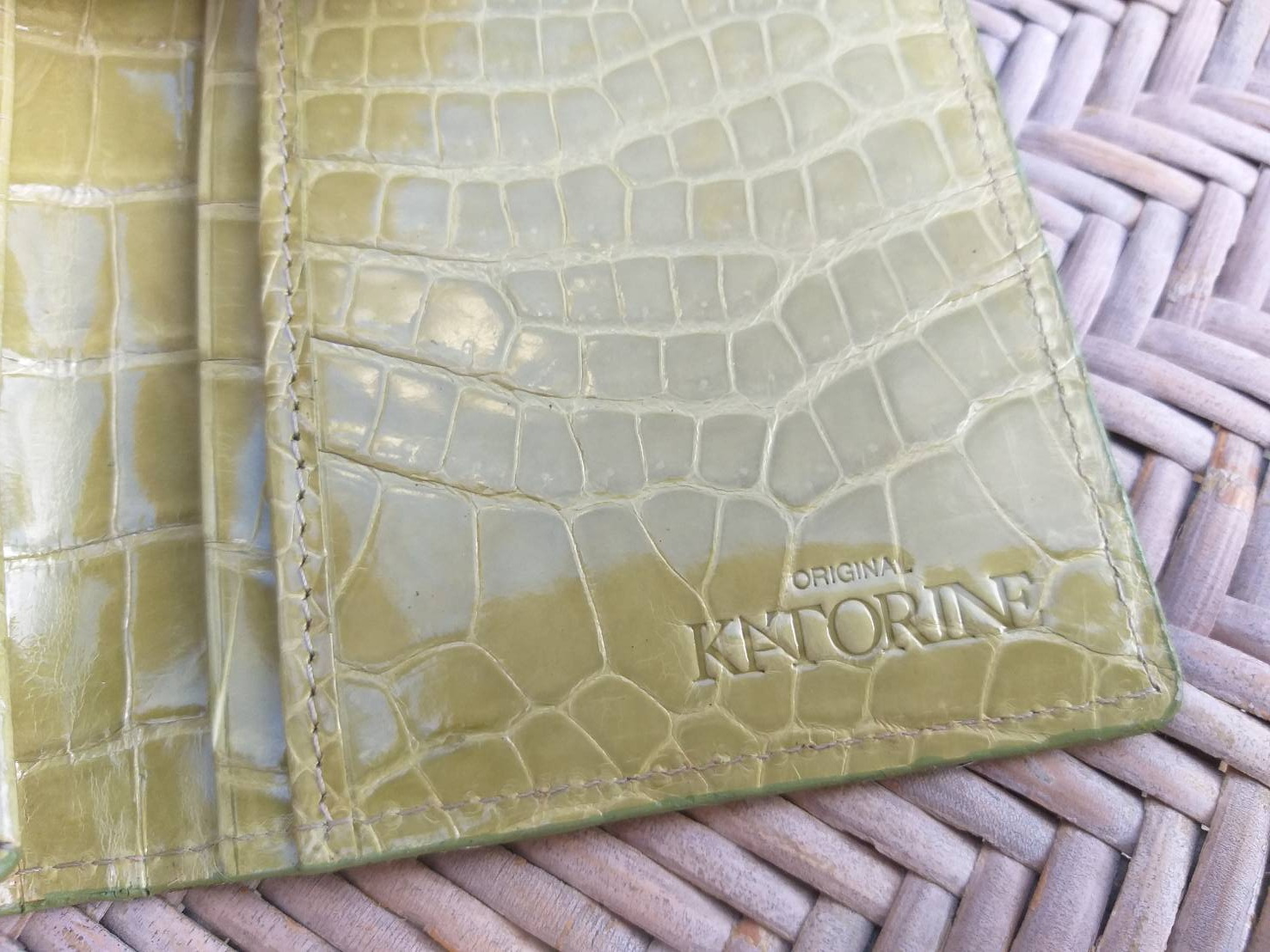 กระเป๋าสตางค์หนังแก้ว KATORINE สวยมาก (ของใหม่)