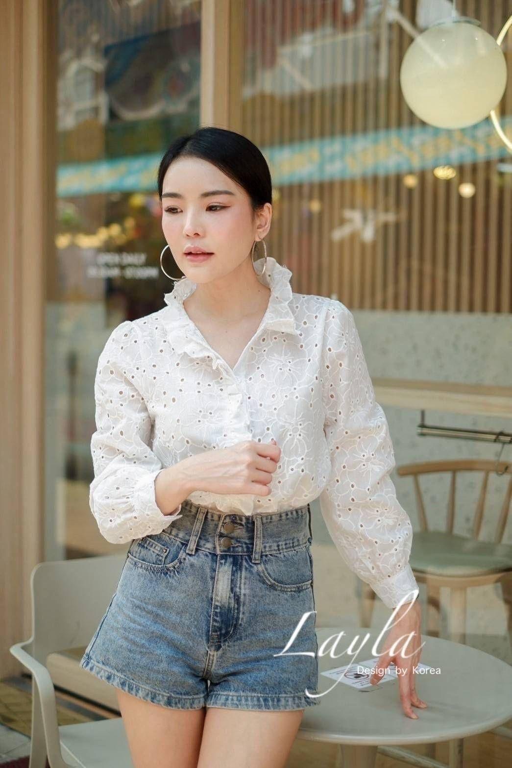 เสื้อปักฉลุลายดอกไม้ แบรนด์ sezane แบรนด์ที่กำลังมาแรงจากParis ทรงเชิ้ตคอระบายต่อยาวถึงแถบกระดุม ใส่สบาย : สินค้าคุณภาพ (พร้อมส่ง)