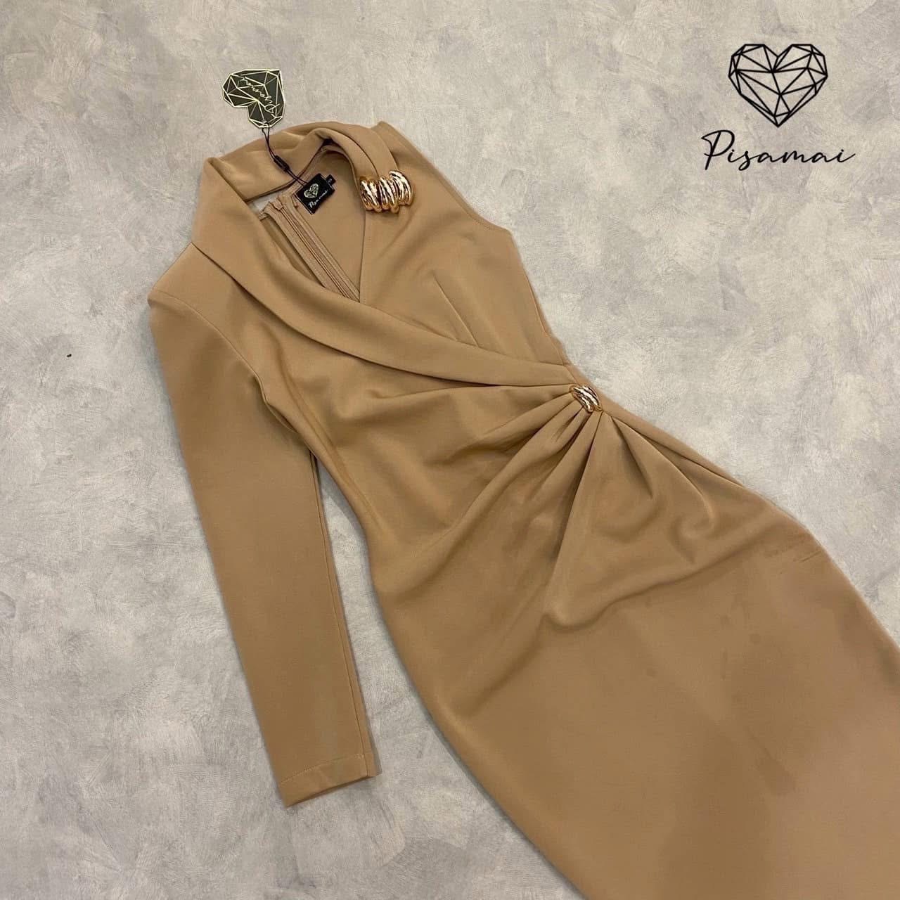 เดรสตัวยาวแต่งแขนยาวข้างนึง มาในโทนน้ำตาลแต่งอะไหล่ทอง สวย หรู ใส่สบาย : สินค้าคุณภาพ (พร้อมส่ง)