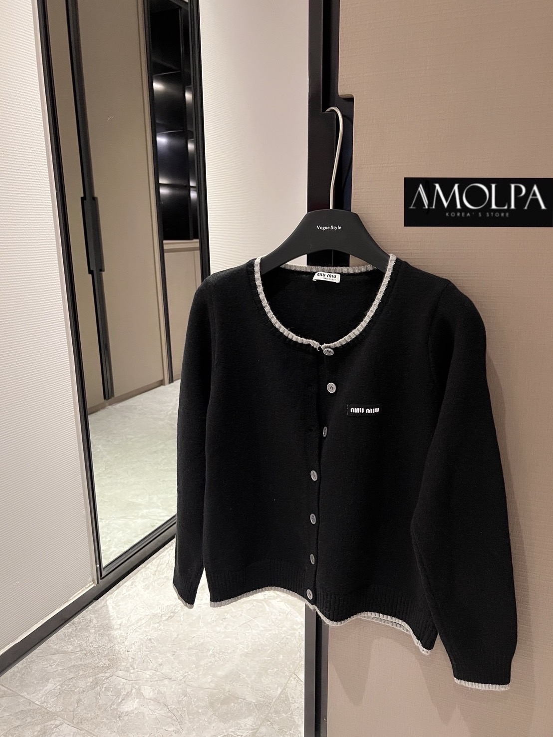 SET 3 PCS SKIRT MIU MIU KNIT งาน HIEND – TOP GRADE เสื้อคลุม+เสื้อแขนสั้น+กระโปรง งานส๊วยยม๊าก เนื้อไหมพรมแน่นสุดๆ ผ้าเกรดขั้นเทพ สวยสุดๆ ใส่สบาย : สินค้าคุณภาพ (พร้อมส่ง)