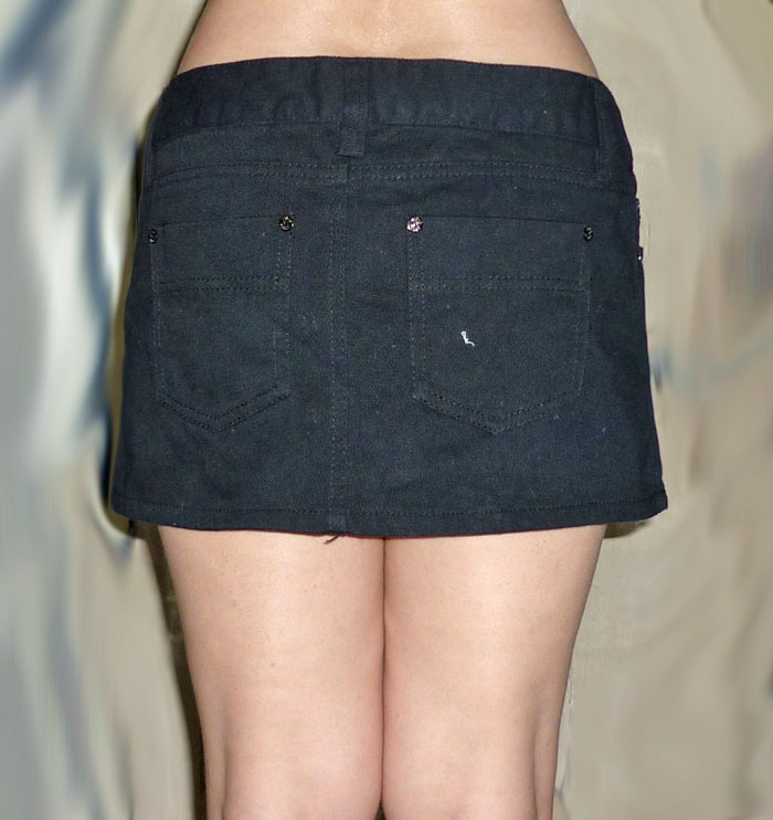 กระโปรงยีนส์ดำ ใหม่กิ๊บๆ สั้นจิ๊ๆ 32.5-36-9.5