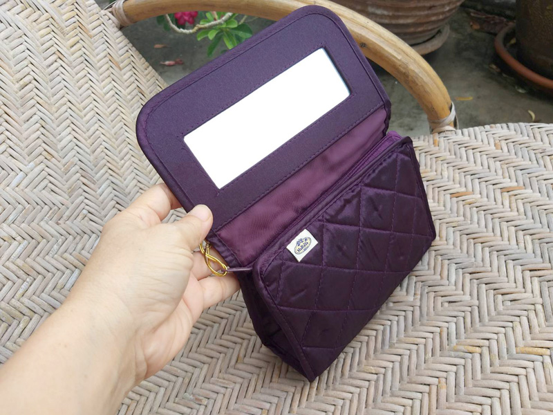 กระเป๋าเครื่องสำอางค์ NaRaYa พร้อมกระจก (ของใหม่)