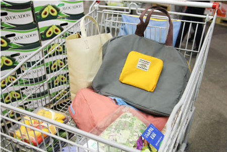 กระเป๋าช้อปปิ้งพับเก็บได้ ผ้าหนา สีสันสดใส ผลิตจากโพลีเอสเตอร์กันน้ำ คุ้มค่า (Foldable Duffle Bag for Travel)