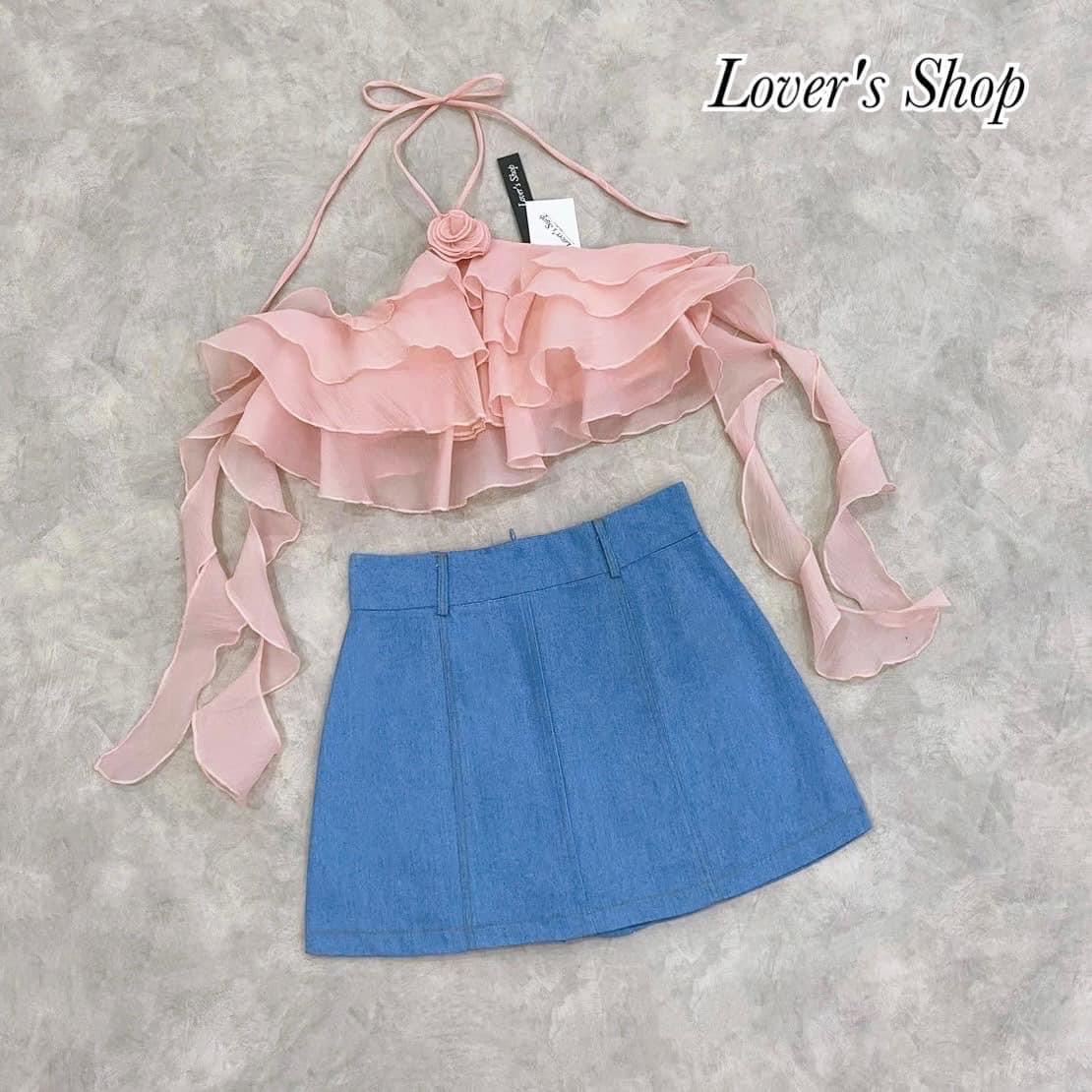 Set.2ชิ้น เสื้อเกาะอกค้องคอ เย็บระบายผ้าแก้ว งานซิบหลัง ตัวผ้าแก้วกุ้นขอบอย่างดี ไม่คันนะคะ มาพร้อมกระโปรงยีนส์ ซับด้านในเป็นกางเกงใส่ง่าย ไม่โป้ค่ะ ผ้ายีนส์หนากำลังดี ใส่สบาย : สินค้าคุณภาพ (พร้อมส่ง)