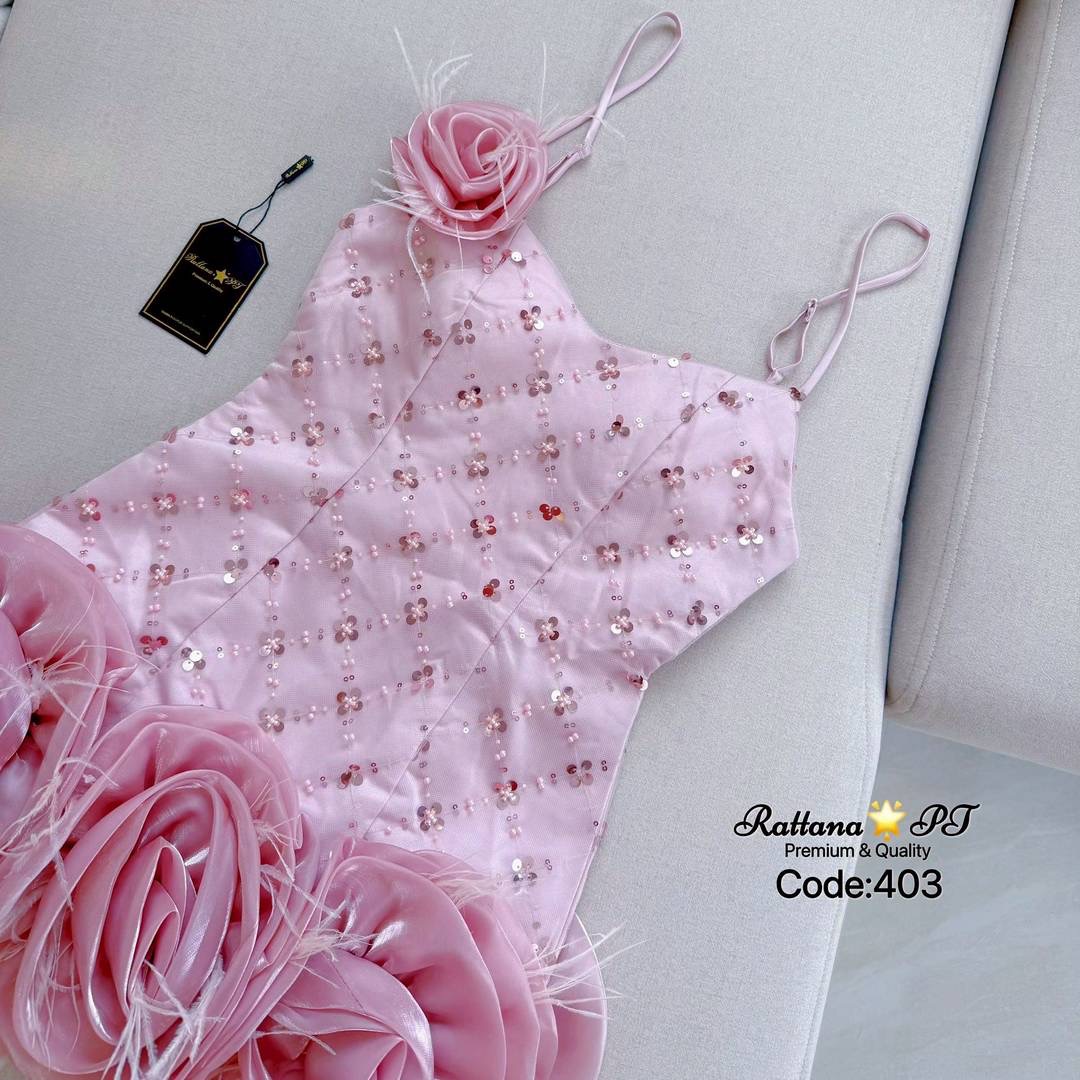 มินิเดรส สุดหรูหรา ดูแพง สุดปังมาก หน้าอกมีฟองน้ำชุดมีซับใน ด้านหลังมีซิบด้านหลัง มีอะไหล่ดอกไม้เป็นเข็มกลัดติดที่หน้าอก ใส่สบาย : สินค้าคุณภาพ (พร้อมส่ง)