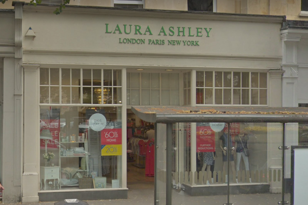 กระเป๋าเครื่องสำอางค์ LAURA ASHLEY HOME สวยมากๆ /ของใหม่/