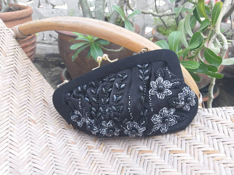 กระเป๋าออกงาน ทรงเฉียง เก๋มาก สวยมาก (ของใหม่)