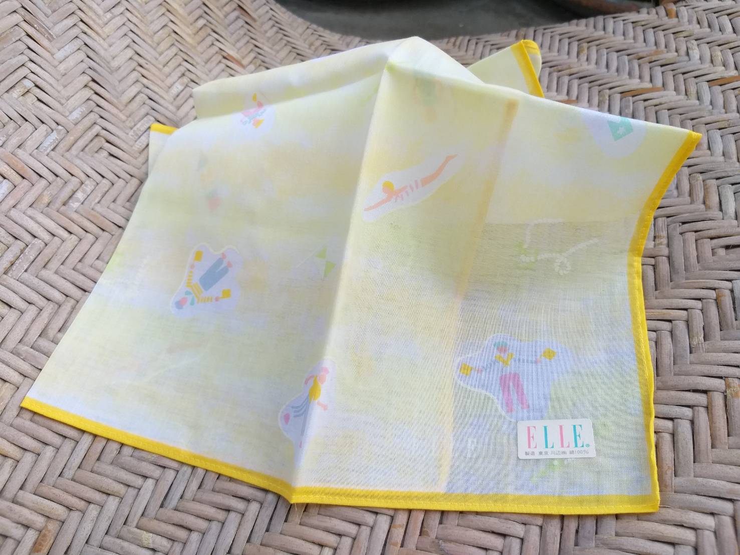 ผ้าเช็ดหน้า ELLE เป็นภาพกิจกรรม น่ารักมาก
