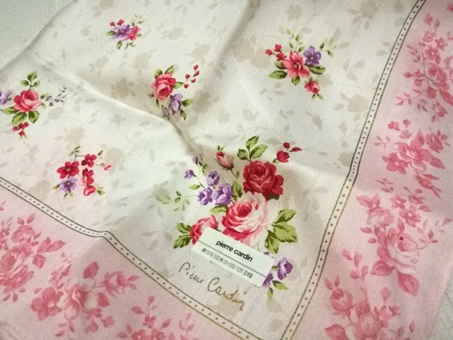 ผ้าเช็ดหน้าแบรนด์เนม Pierre Cardin หวานมาก