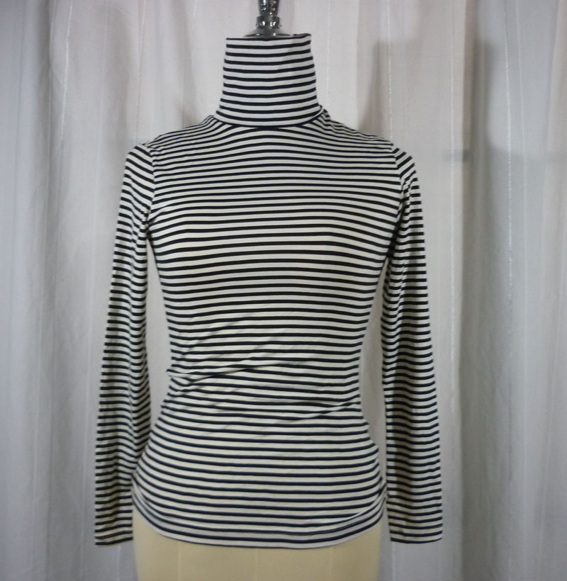 เสื้อฮีทเทคหญิง ลายขาวดำ Uniqlo ไซด์ S