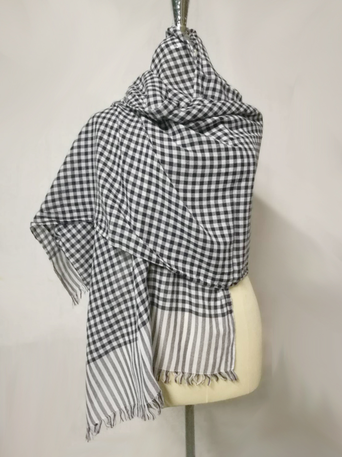 ผ้าพันคอ ผ้าคลุมไหล่ ผ้าฝ้ายลายสก็อตขาวดำ