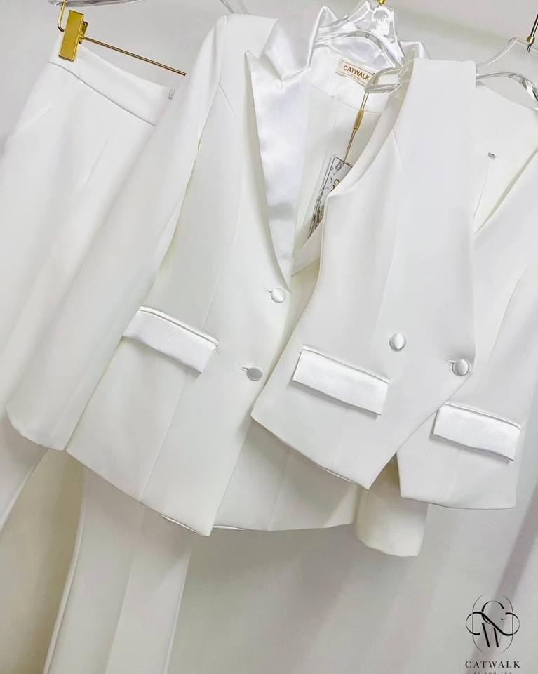 เซตBLAZER 3 ชิ้น เสื้อกั๊กครอปแขนกุด ทรงเข้ารูปคอวี ตัวBLAZERแล้วดูเท่ห์ มาก +กางเกงทรงขาขาม้า ใส่สบาย สินค้าคุณภาพ (พร้อมส่ง)