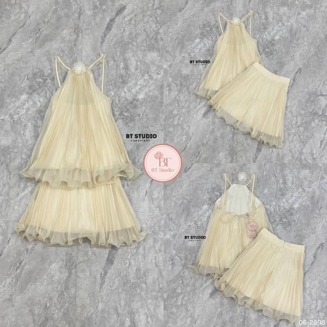 เซท 2 ชิ้น เดรสสายเดี่ยวสายแต่งระบาย ช่วงตัวผ้าชีฟองอัดพรีท กับกางเกงขาสั้นแต่งอัดพรีท งานสวยเนื้อผ้าดี ใส่สบาย มีซับในจ้า สินค้าคุณภาพ (พร้อมส่ง)