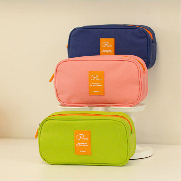 กระเป๋าใส่อุปกรณ์อิเล็กทรอนิกส์ กระเป๋าไอที หรือปรับเป็นใส่เครื่องสำอางก็ได้ ผลิตจากไนล่อนกันน้ำคุณภาพดีมี 4 สีให้เลือก