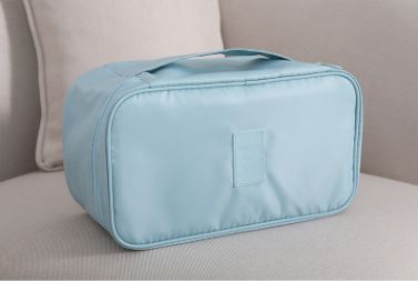 กระเป๋าใส่ชุดชั้นใน กางเกงชั้นใน มีกระเป๋าแยกเก็บ ผลิตจากโพลีเอสเตอร์กันน้ำ มีให้เลือก 9 ลาย