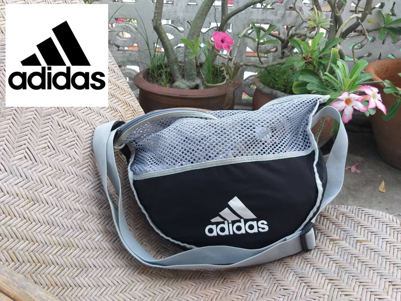 กระเป๋าสะพาย adidas แท้ สไตล์ชิวๆ ค่ะ