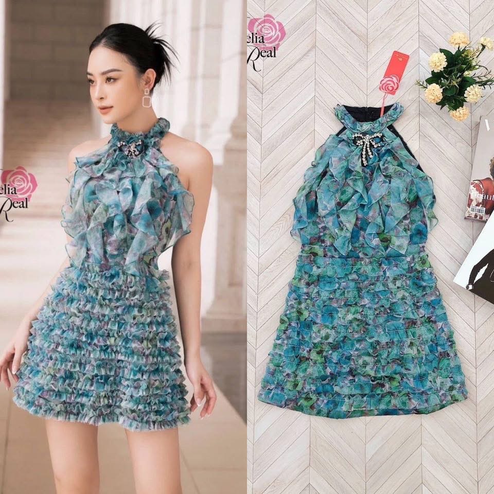 Dress เดรสทรงเข้ารูป แขนกุด อกเย็บเพชรและเย็บไข่มุกเป็นรูปโบว์ อกมีฟองน้ำ ซิปหลัง เนื้อผ้าซิลค์เย็บระบายเป็นชั้นๆมาทั้งตัว ผ้าหนา ไม่บาง ผ้าดีมาก ใส่สบายผิวมาก รุ่นนี้คั ใส่สบาย : สินค้าคุณภาพ (พร้อมส่ง)