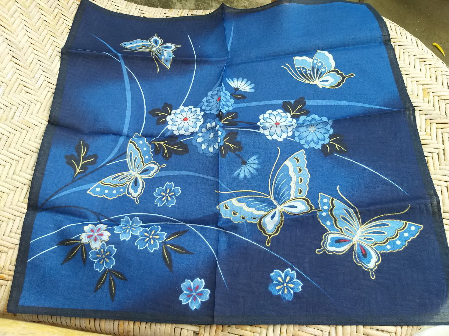 ผ้าเช็ดหน้าลายผีเสื้อ