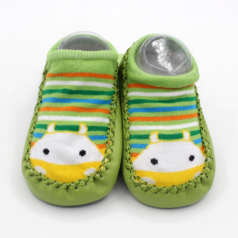 ถุงเท้ารองเท้า มีกันลื่น เนื้อผ้านุ่มนิ่ม สำหรับเด็กวัย 6-24 เดือน ลายการ์ตูนน่ารัก มีให้เลือกเยอะ