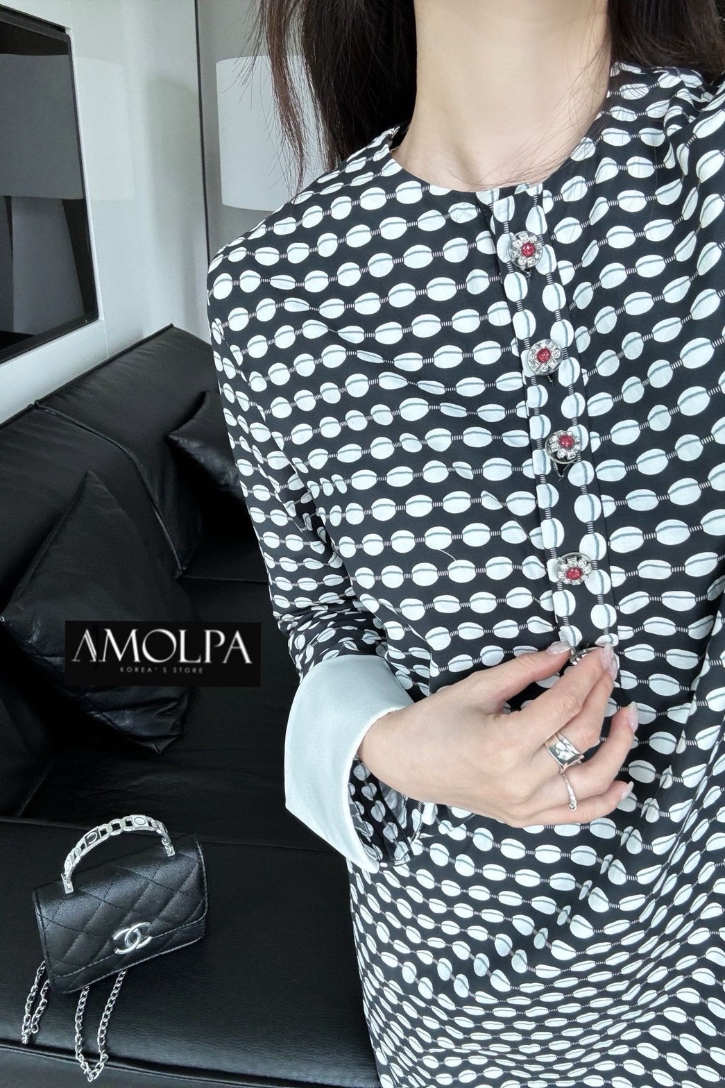 DRESS CHANEL 2024SS ใหม่ล่าสุด งาน Hiend งานอย่างสวย ผ้าดีสุดๆ ใส่สวย ไฮโซ ใส่สบายมาก : สินค้าคุณภาพ (พร้อมส่ง)