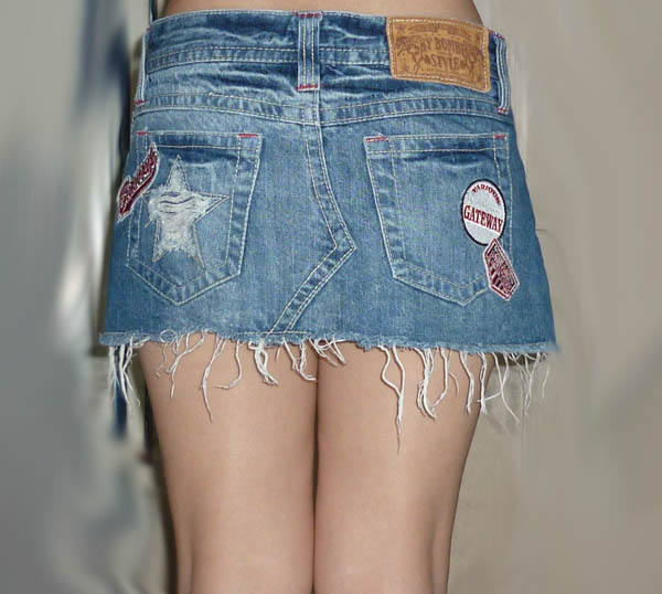 กระโปรงยีนส์เซอร์ๆ แนวร็อค สวยมาก จากญี่ปุ่น 32-38-10