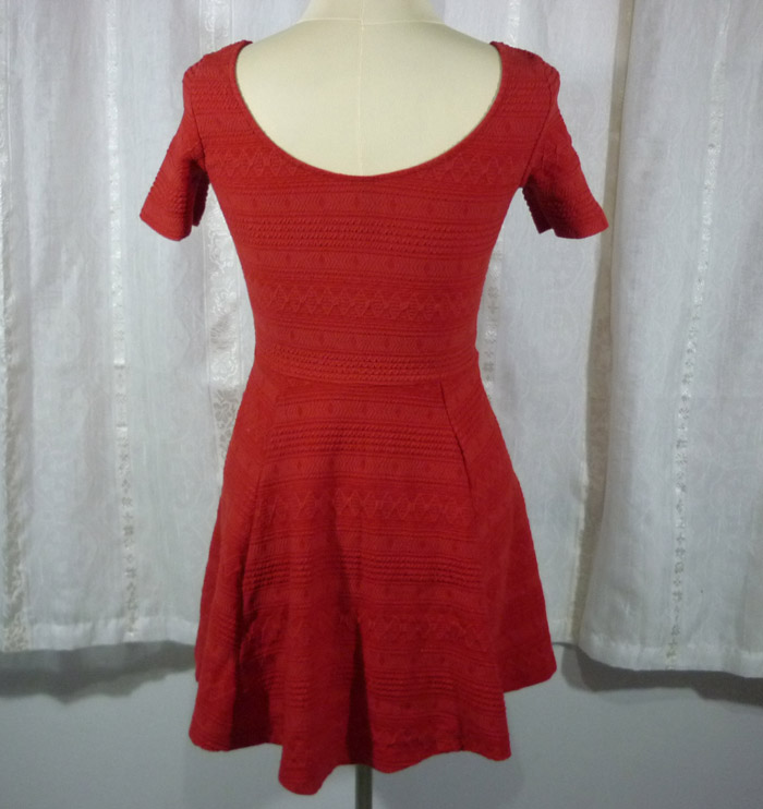 เดรสสวย แบรนด์ดัง DIVIDED สวยและเด่นมาก