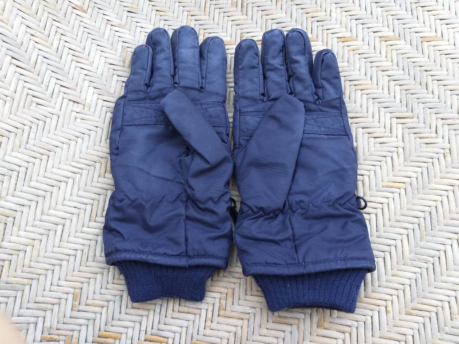 ถุงมือชาย แนวสปอร์ต adidas อย่างเท่