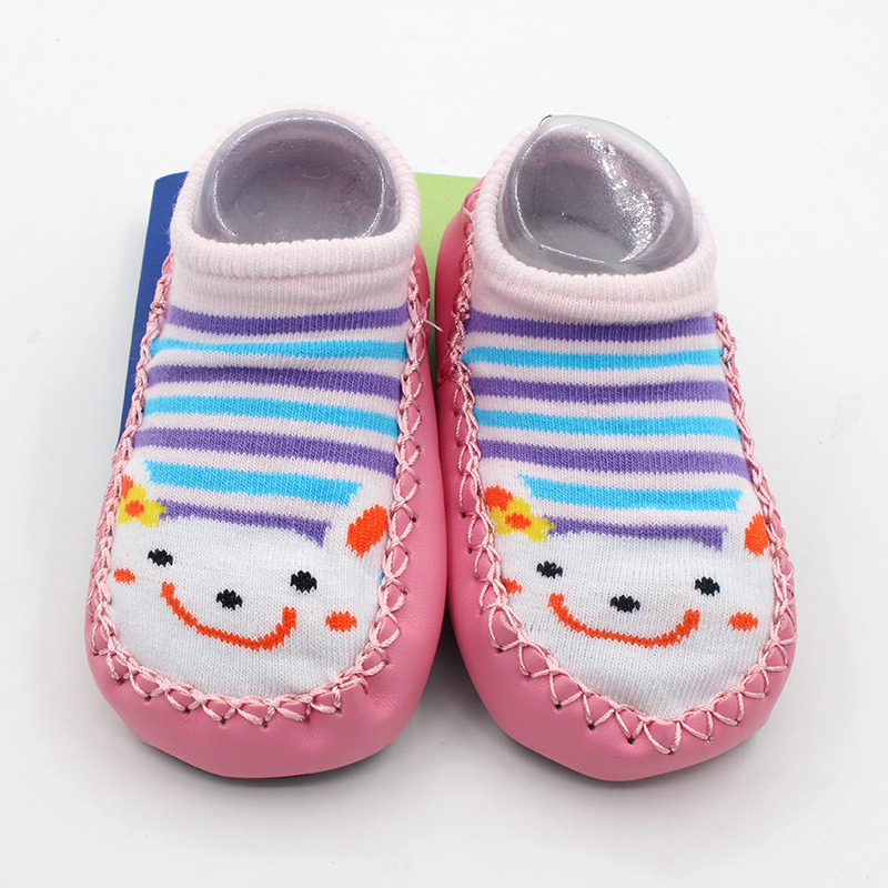 ถุงเท้ารองเท้า มีกันลื่น เนื้อผ้านุ่มนิ่ม สำหรับเด็กวัย 6-24 เดือน ลายการ์ตูนน่ารัก มีให้เลือกเยอะ