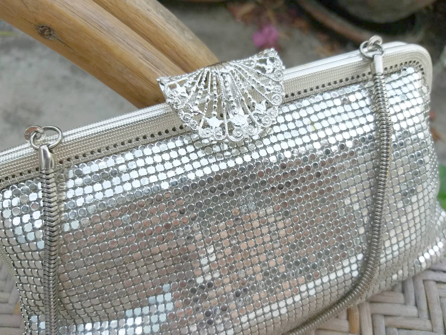 กระเป๋าหรูออกงานเกล็ดโลหะเงิน Royal Mesh Made in JAPAN