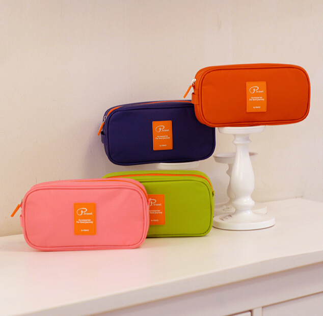 กระเป๋าใส่อุปกรณ์อิเล็กทรอนิกส์ กระเป๋าไอที หรือปรับเป็นใส่เครื่องสำอางก็ได้ ผลิตจากไนล่อนกันน้ำคุณภาพดีมี 4 สีให้เลือก