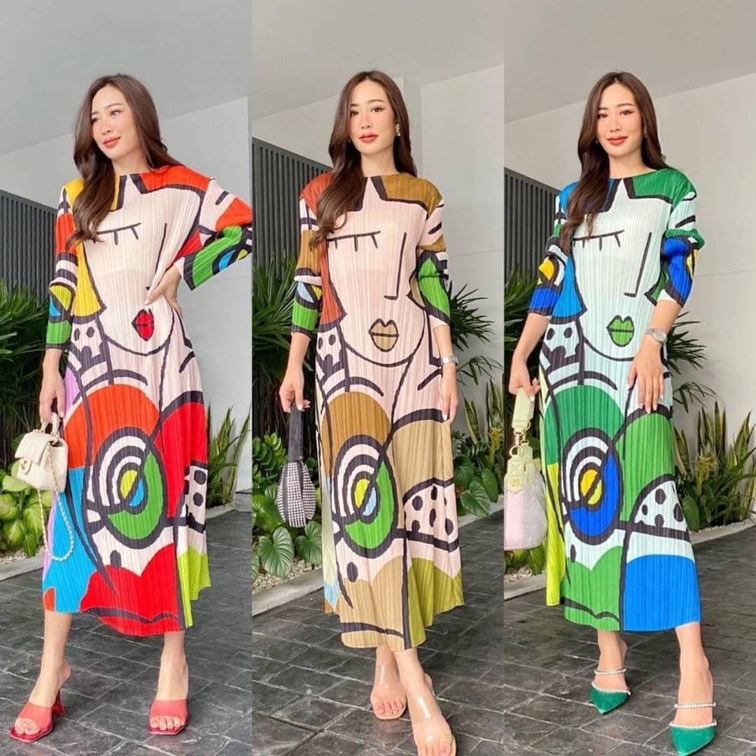 แม็กซี่เดรสคอปาด แขนยาว ทรงลำตัว 🦋 แพทเทิร์นสโลป เข้าลำตัว สวยงาม รุ่นนี้ใช้ผ้าอัดพลีท แบบงานแบรนด์ เนื้อดี Grade AA เท็กเจอร์ดี👏🏻 ลายมาดาม 👍🏻 สินค้าคุณภาพ (พร้อมส่ง)