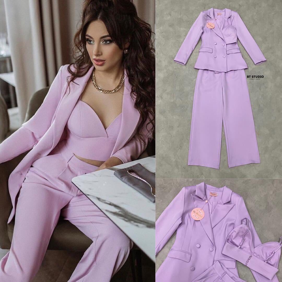 เซท 3 ชิ้น เสื้อครอปสายเดี่ยว ช่วงอกเสริมฟองน้ำ ด้านหลังแต่งกระดุม สายปรับได้ มาพร้อมเบเซอร์แขนยาวคอ ปกแต่งกระดุม 4 เม็ด แมทซ์กับกางเกง ขายาวเอวสูง . สินค้าคุณภาพ (พร้อมส่ง) สำเนา