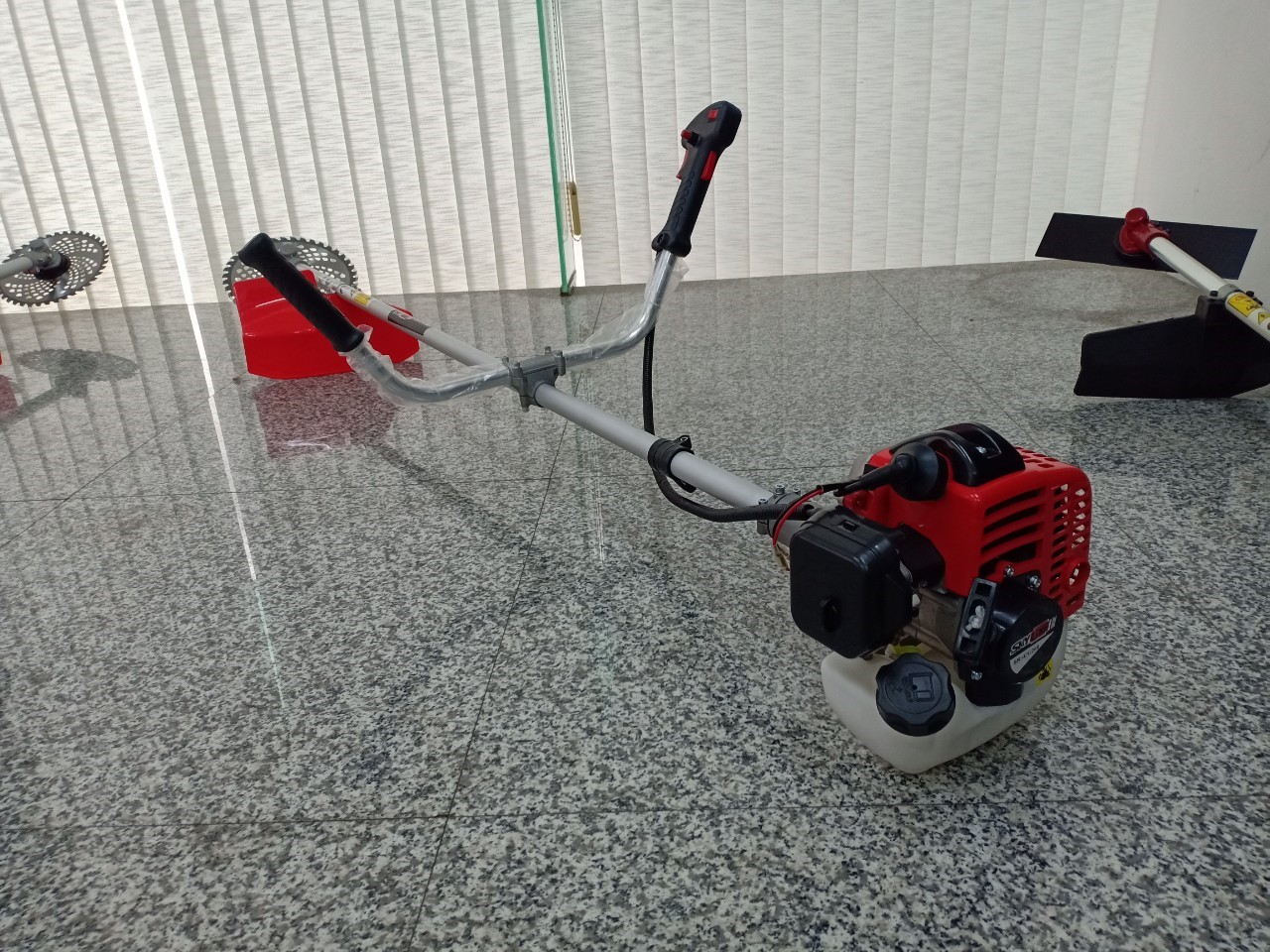 เครื่องตัดหญ้าสะพายบ่า SKYLINE รุ่น SK-CG260 แถมใบมีดวงเดือนและใบมีดตรง รุ่นน้ำหนักเบา 5.8 กก.ผู้หญิงใช้งานได้